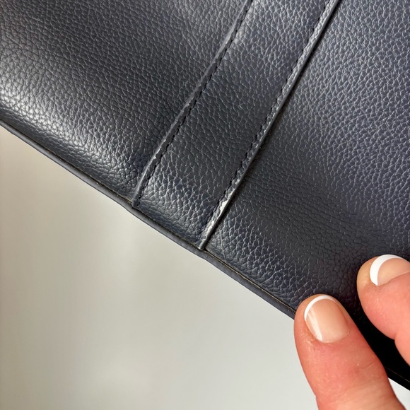 Thirty-One Signature Tote in Navy Smooth Pebble with Interior Organizer & Clutch - Picture 8 of 16